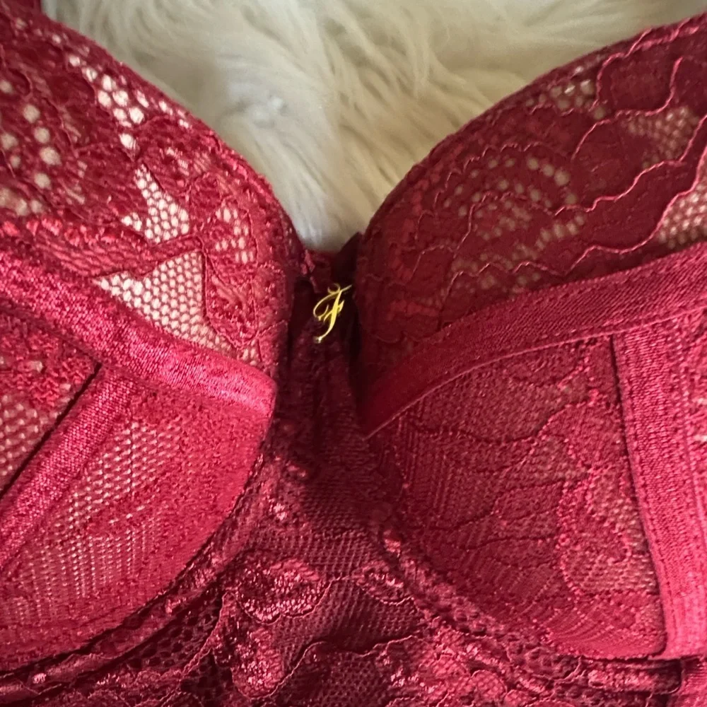 Frederick’s Of Hollywood Desiree red lace push up balconette bra Size 36D New